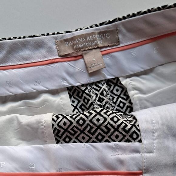Banana Republic Hampton Shorts Womens Size 4 Black White Maze Geometric Abstract - Picture 11 of 11
